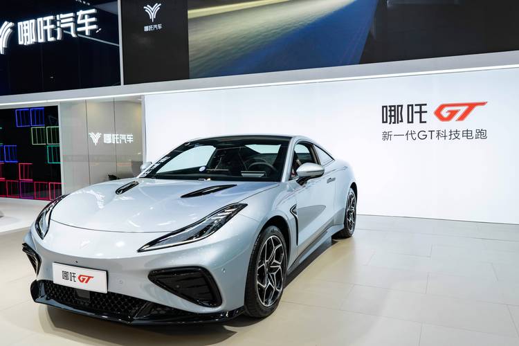 深圳宝安区超辉远企业管理咨询哪吒汽车在智能汽车领域的表现，领途汽车在新能源汽车市场中的影响力